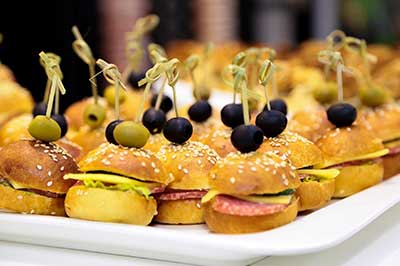 Image de petits burgers à la viande pour le service de traiteur à Nice, Cannes et Monaco
